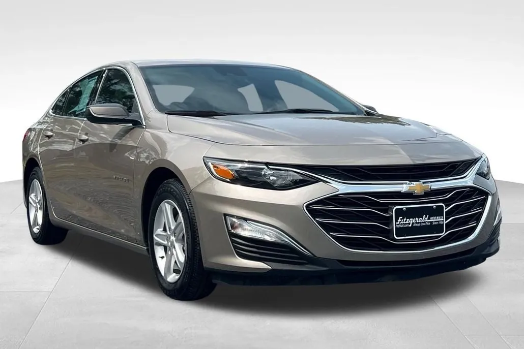 2023 Chevrolet Malibu LS photo 1