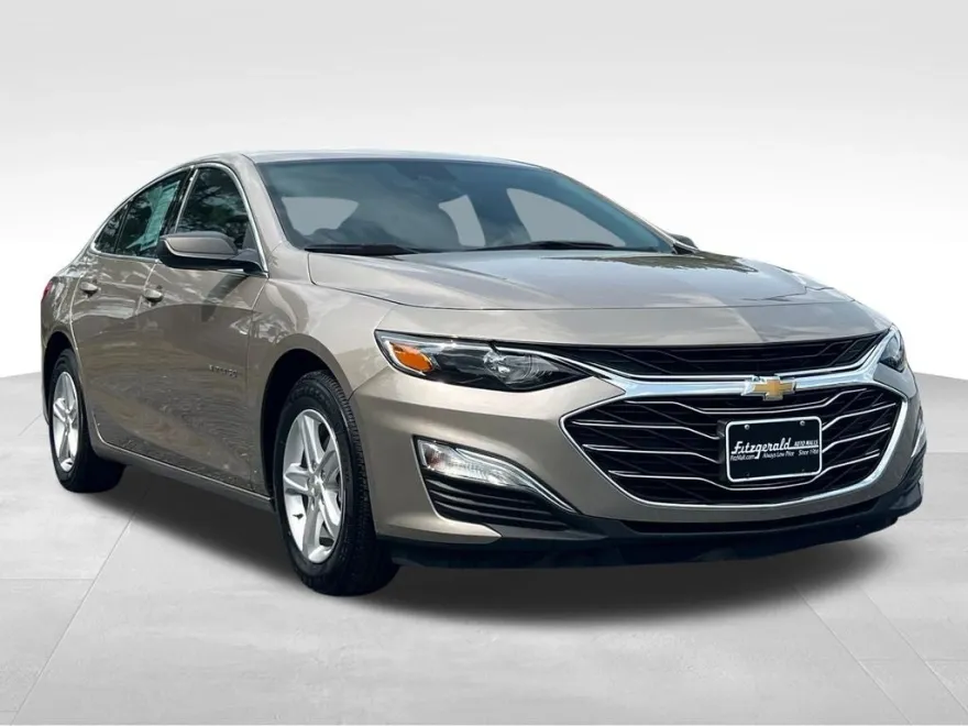 2023 Chevrolet Malibu LS photo 1