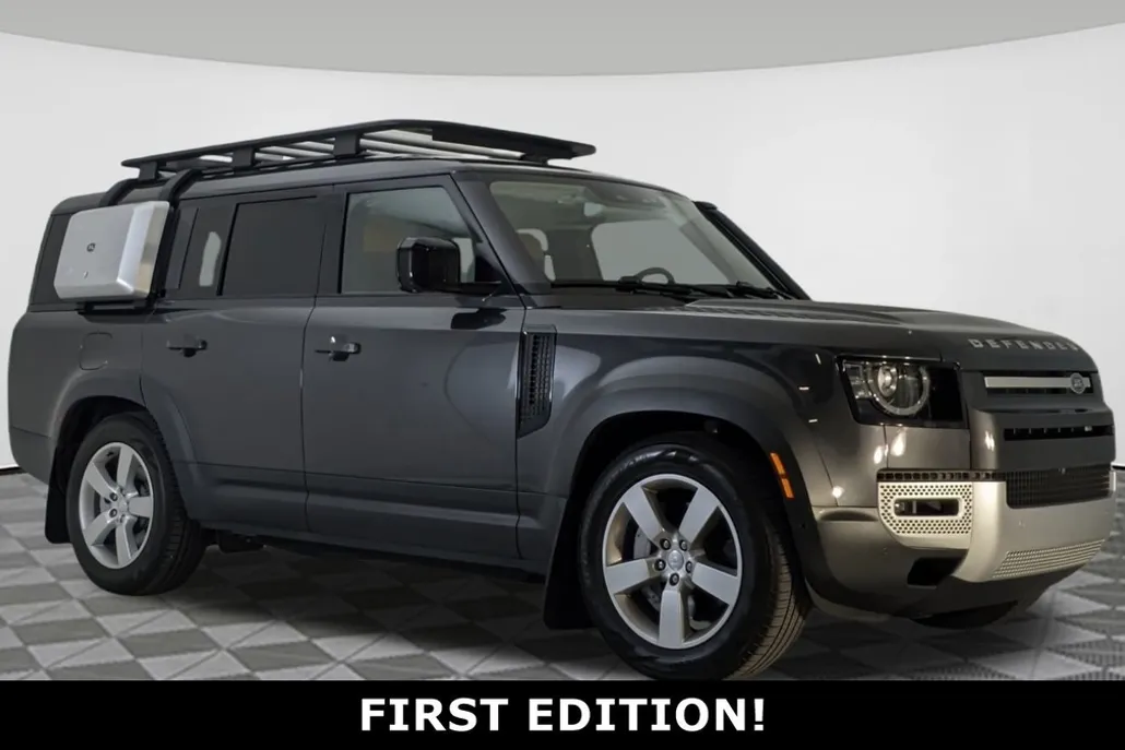 2023 Land Rover Defender 130 First Edition photo 1