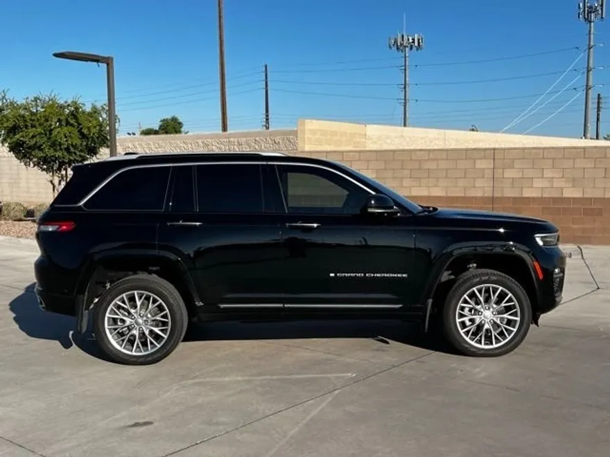 2022 Jeep Grand Cherokee Summit photo 1