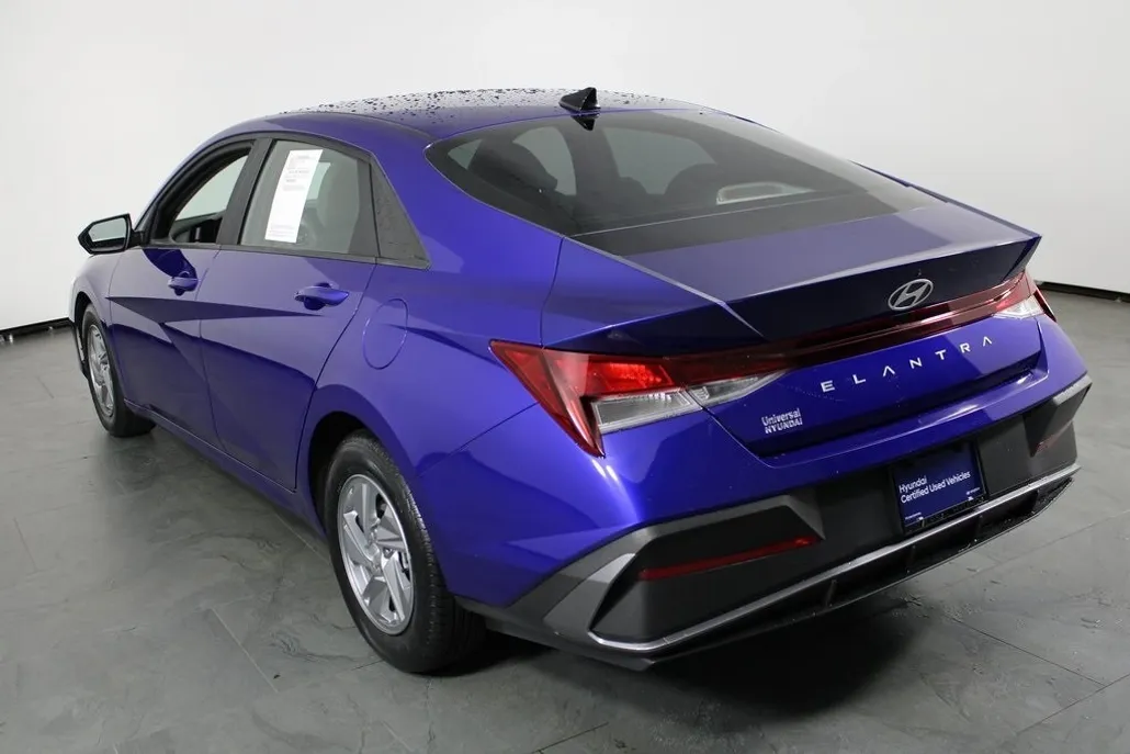 2024 Hyundai Elantra SE photo 1
