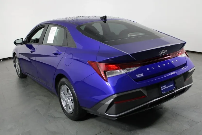 2024 Hyundai Elantra SE photo 1