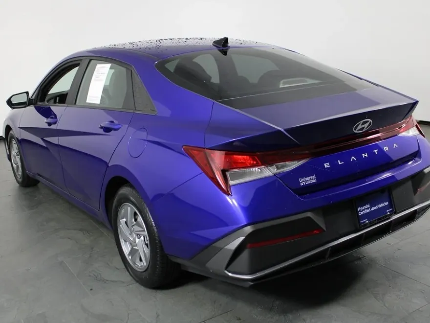2024 Hyundai Elantra SE photo 1