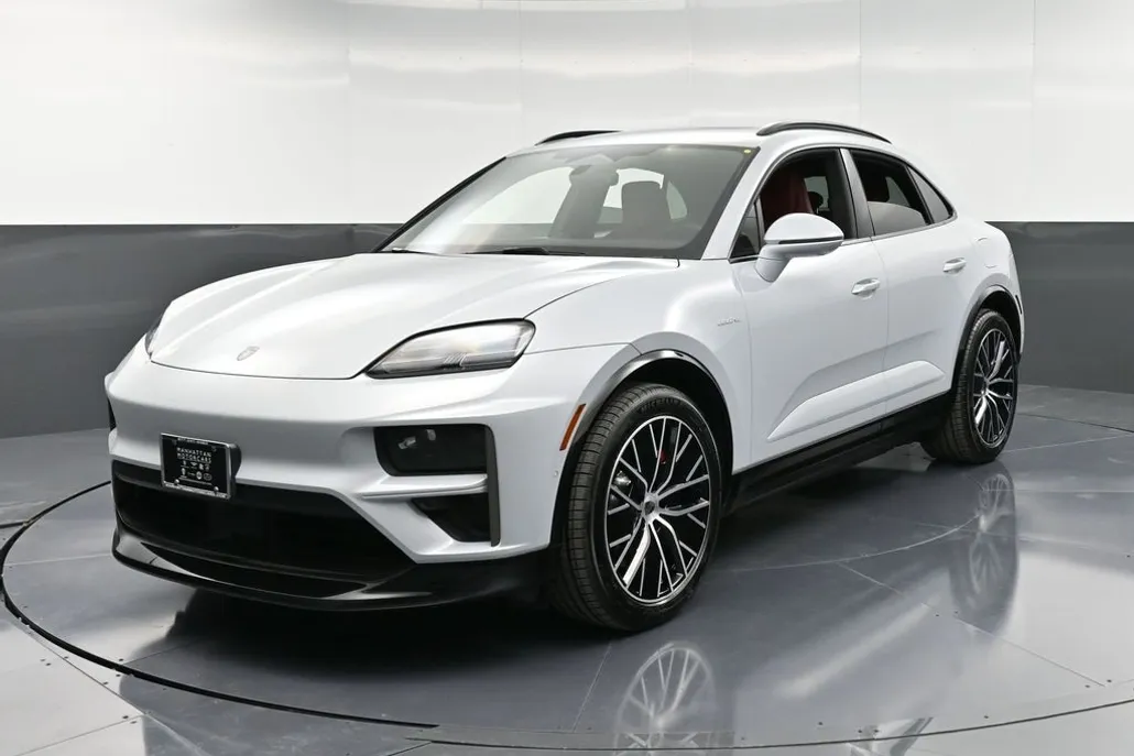2025 Porsche Macan Turbo Electric photo 1