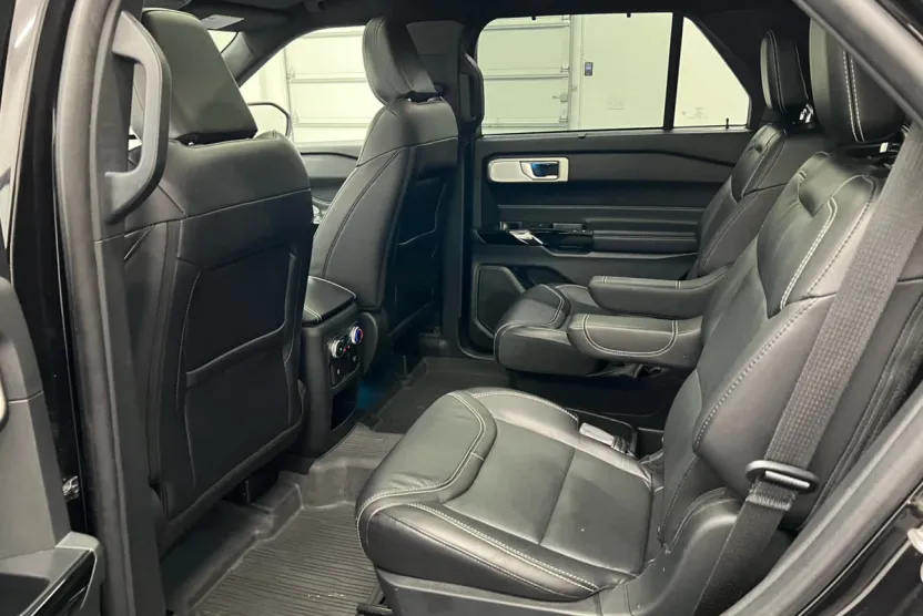 2021 Ford Explorer ST photo 1