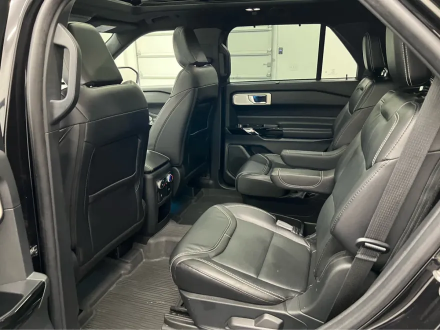 2021 Ford Explorer ST photo 1