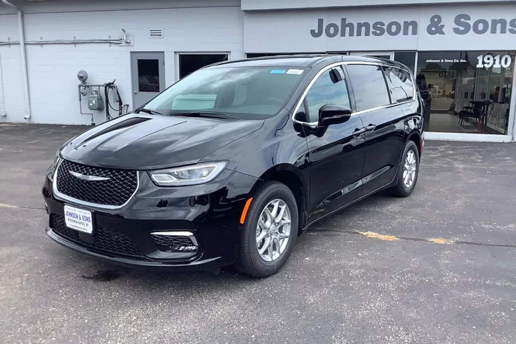 2025 Chrysler Pacifica photo 1