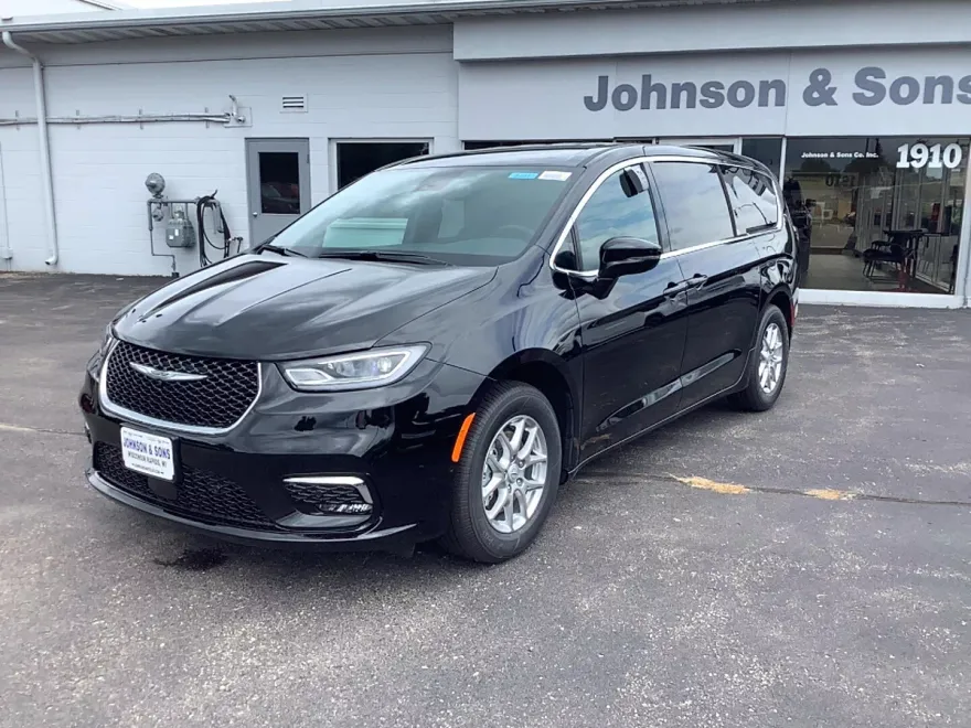2025 Chrysler Pacifica photo 1