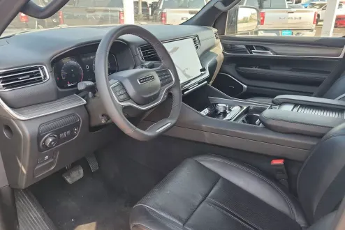 2024 Jeep Wagoneer L Series II photo 2