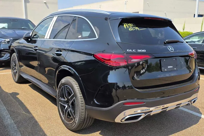 2026 Mercedes Benz GLC 300 photo 1