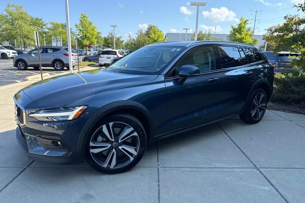 2024 Volvo V60 Cross Country B5 Plus photo 1