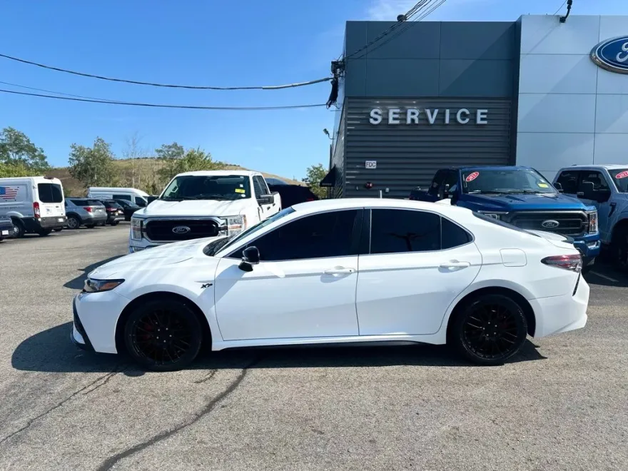 2023 Toyota Camry SE photo 1