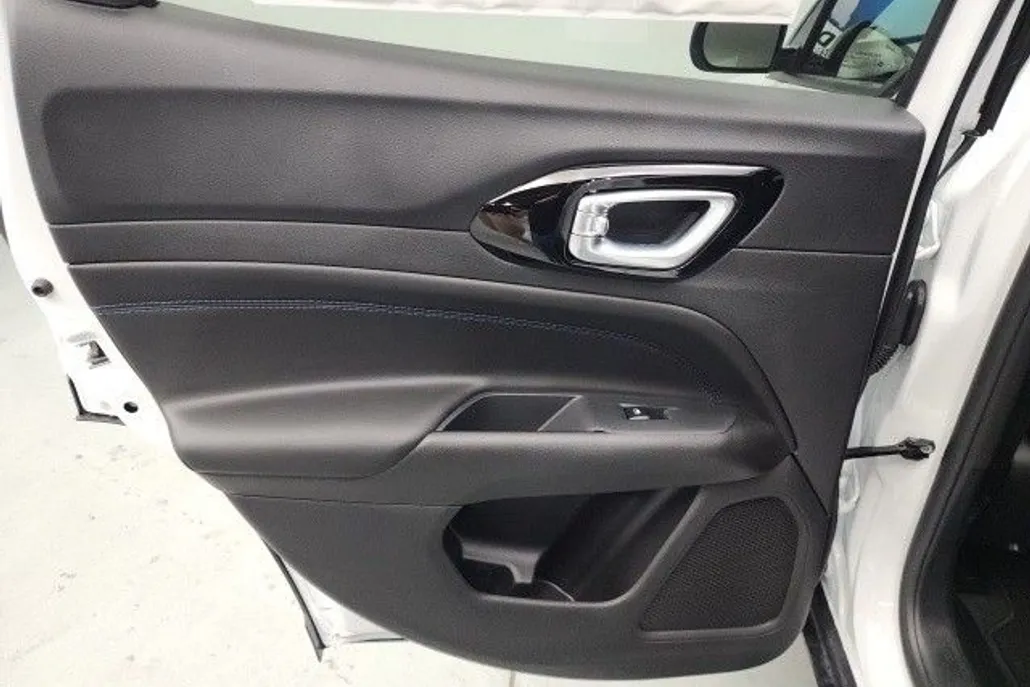 2025 Jeep Compass Latitude photo 1