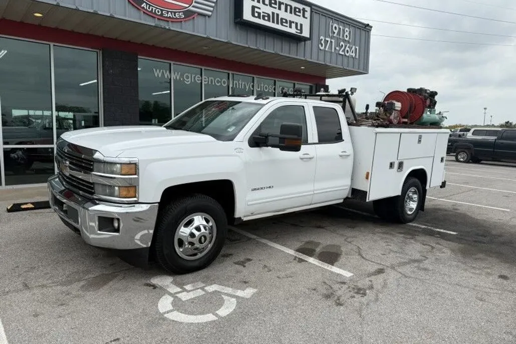 2015 Chevrolet Silverado 3500HD LT photo 1