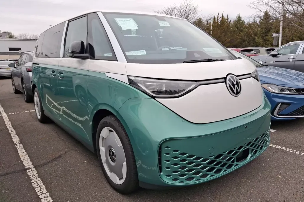 2025 Volkswagen ID. Buzz photo 1