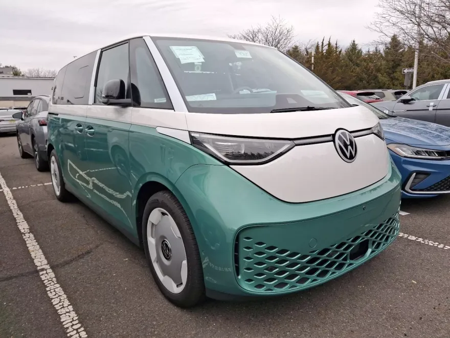 2025 Volkswagen ID. Buzz photo 1