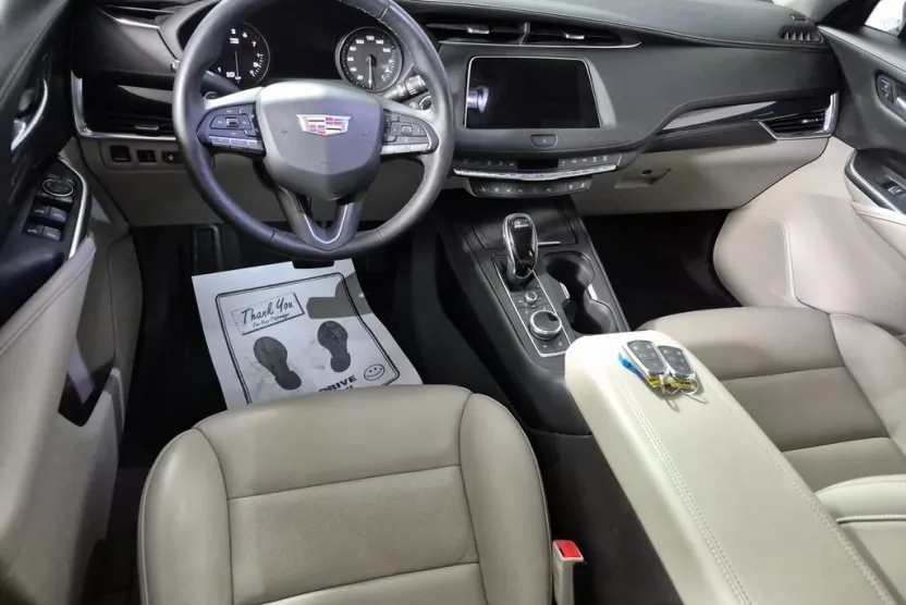 2021 Cadillac XT4 Premium Luxury photo 1