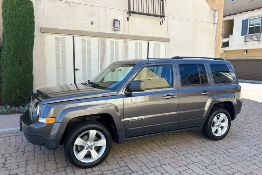 2016 Jeep Patriot Latitude photo 1