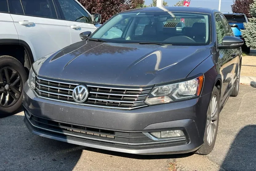 2016 Volkswagen Passat SE photo 1