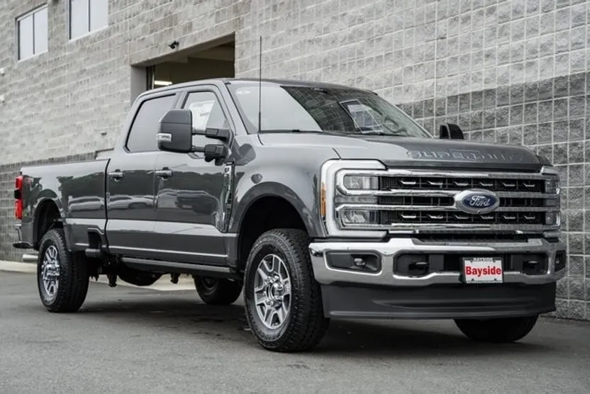 2026 Ford F-350 Lariat photo 1