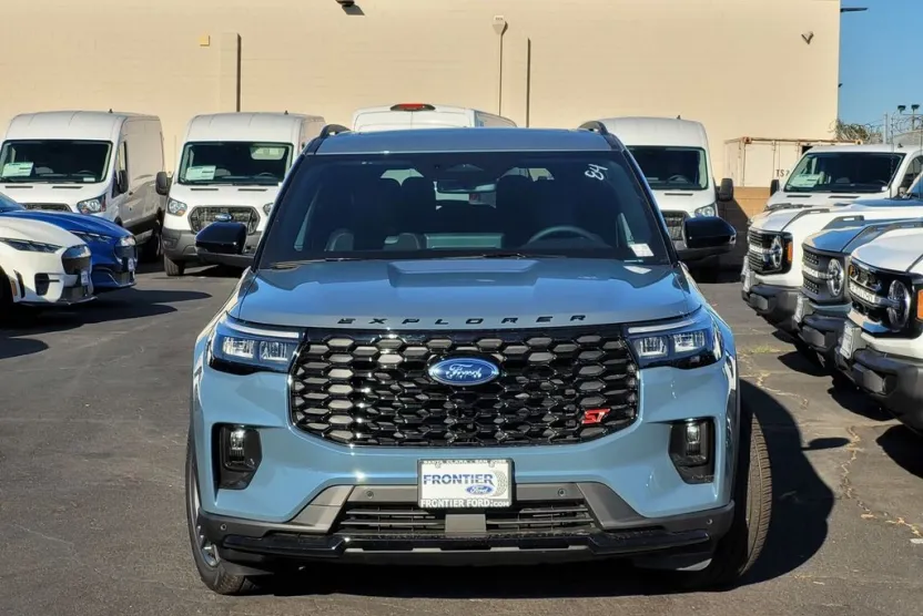 2025 Ford Explorer ST photo 1