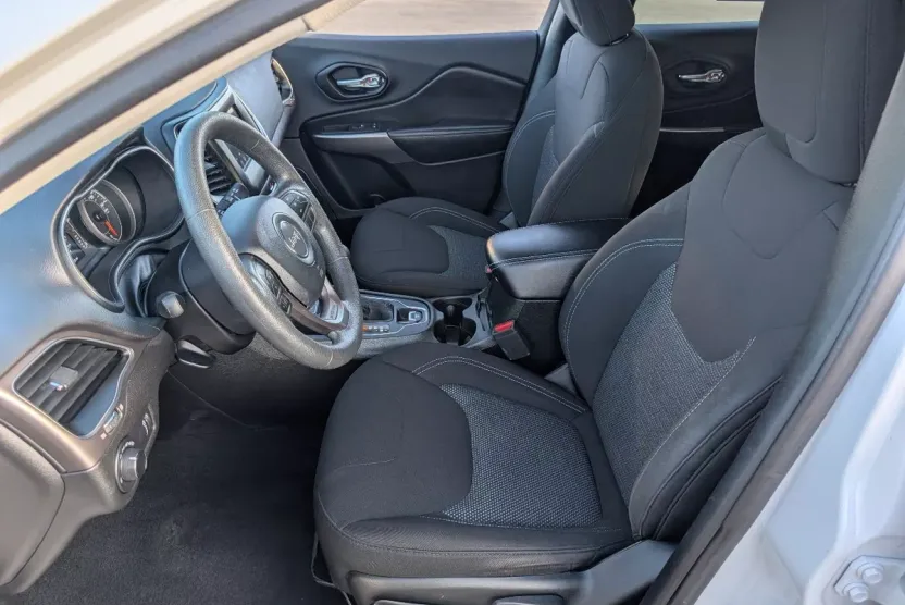 2021 Jeep Cherokee Latitude photo 1