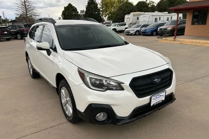2019 Subaru Outback 2.5i Premium photo 1