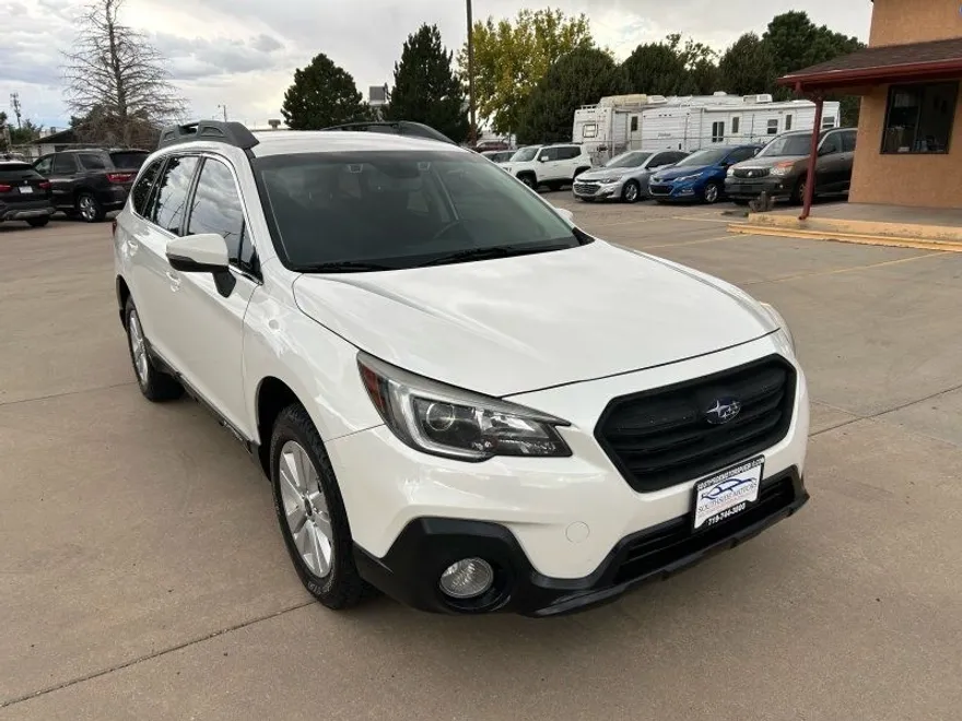 2019 Subaru Outback 2.5i Premium photo 1