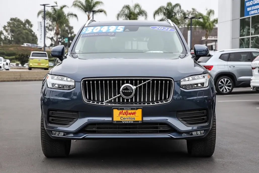 2021 Volvo XC90 Momentum photo 1