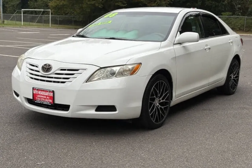 2008 Toyota Camry LE photo 1
