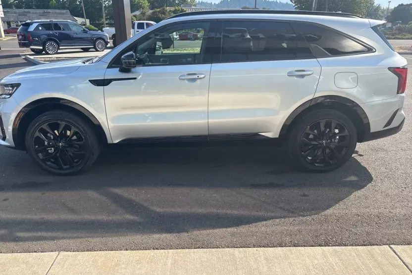 2022 Kia Sorento SX photo 1