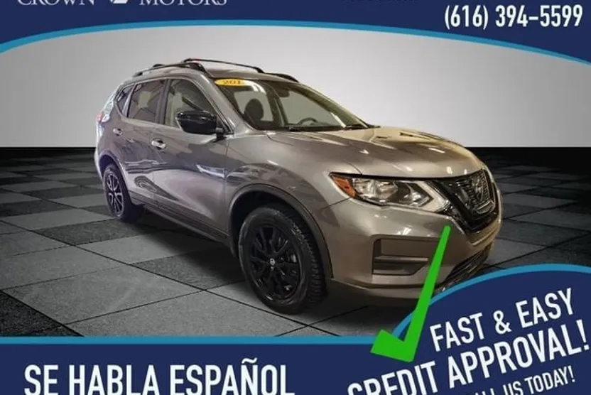 2018 Nissan Rogue SV photo 1
