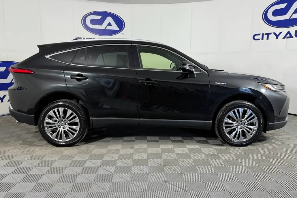 2021 Toyota Venza XLE photo 1