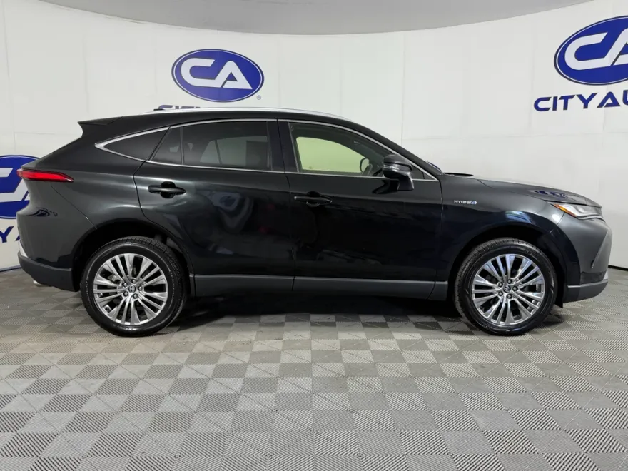 2021 Toyota Venza XLE photo 1