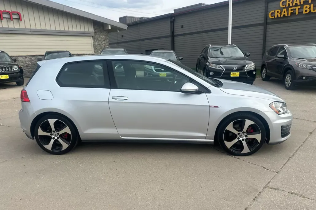2016 Volkswagen Golf GTI SE photo 1