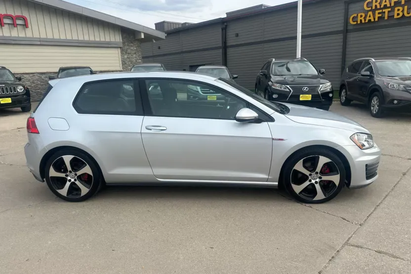 2016 Volkswagen Golf GTI SE photo 1