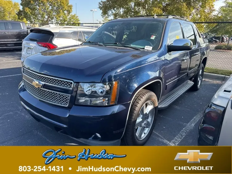 2011 Chevrolet Avalanche LT photo 1