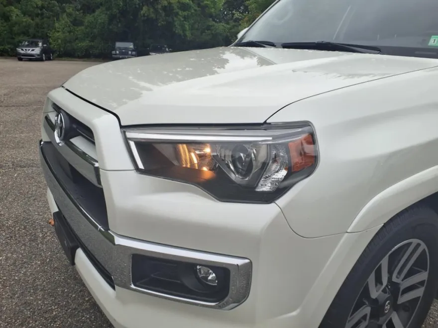 2022 Toyota 4Runner Limited photo 1