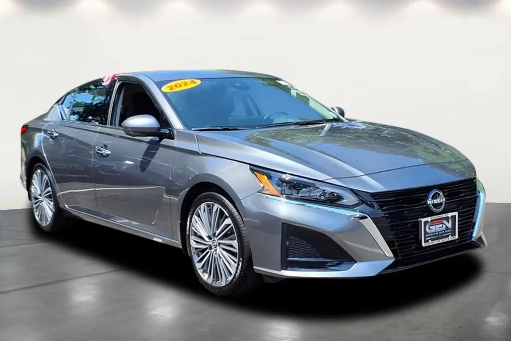 2024 Nissan Altima 2.5 SL photo 1