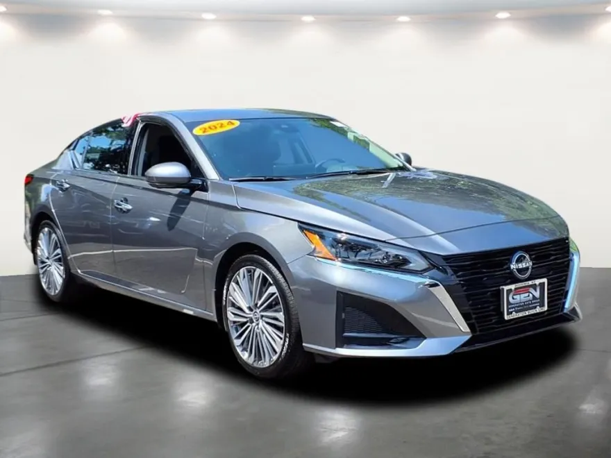 2024 Nissan Altima 2.5 SL photo 1
