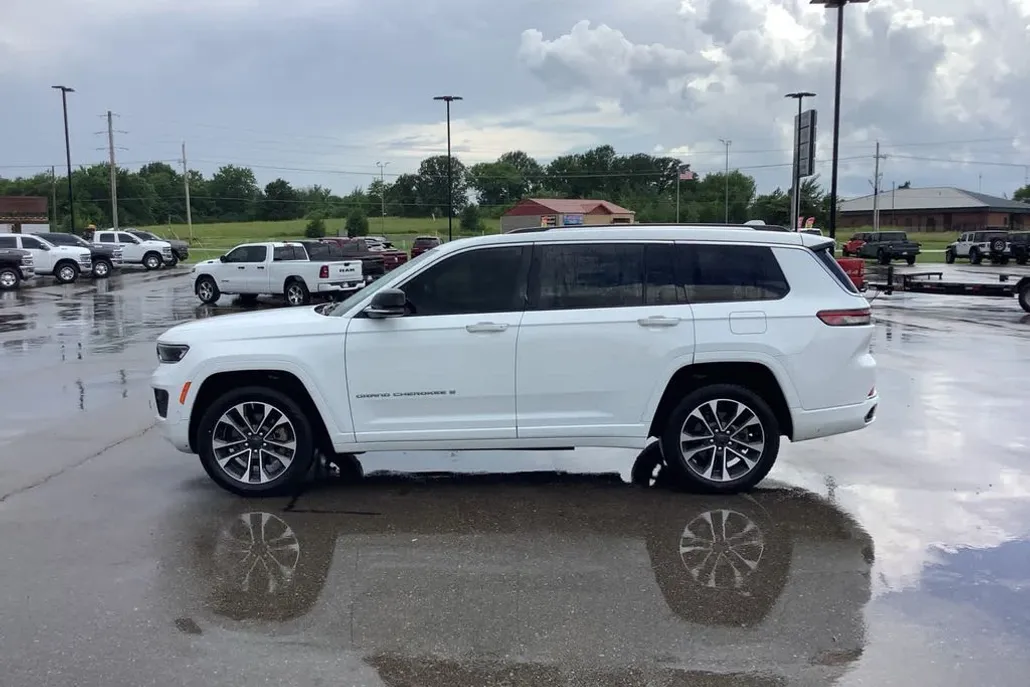 2022 Jeep Grand Cherokee Overland photo 1
