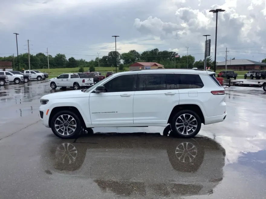 2022 Jeep Grand Cherokee Overland photo 1