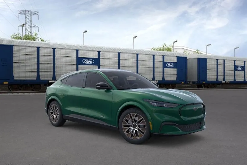 2025 Ford Mustang Mach-E Premium photo 1