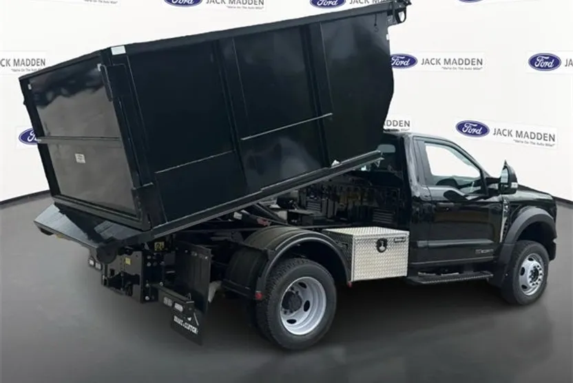 2024 Ford F-550 photo 1