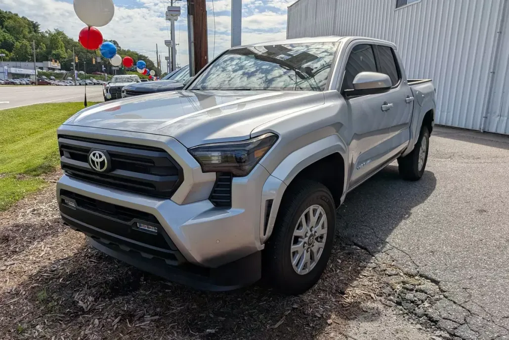 2024 Toyota Tacoma SR5 photo 1