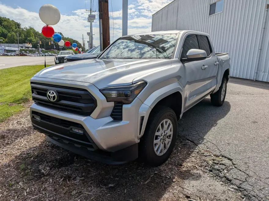 2024 Toyota Tacoma SR5 photo 1