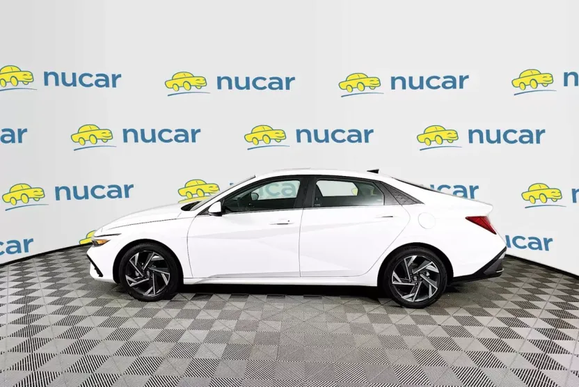 2024 Hyundai Elantra SEL Convenience photo 1