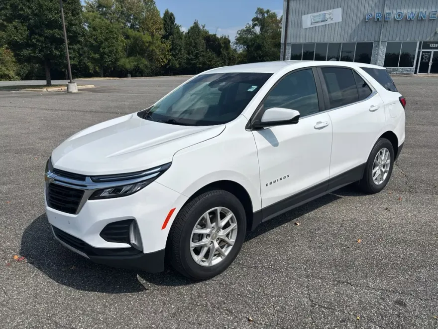 2023 Chevrolet Equinox LT photo 1