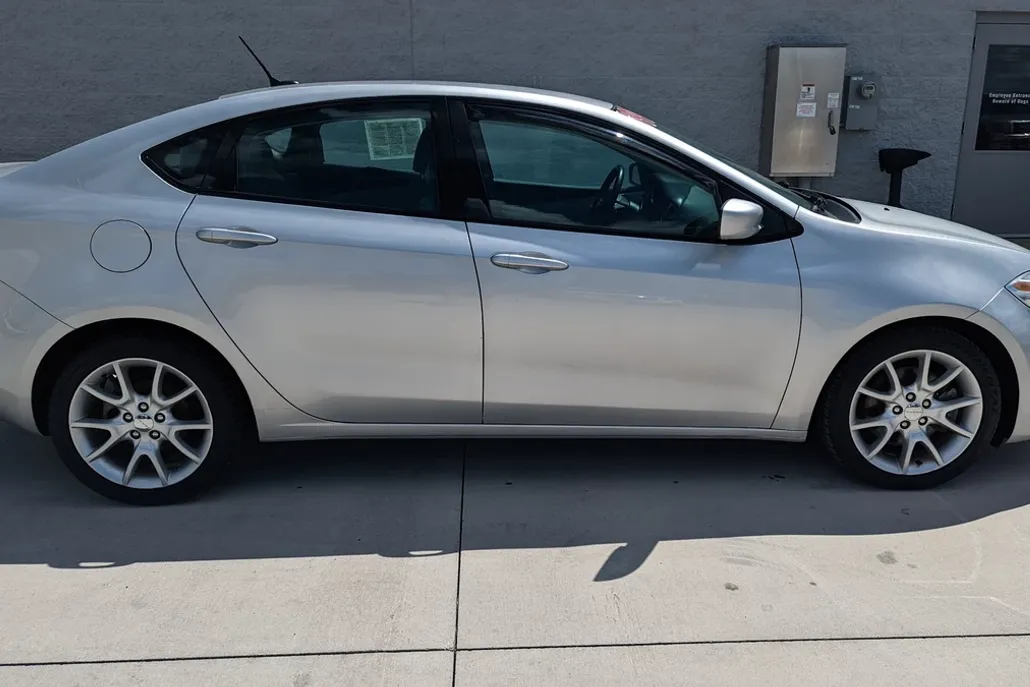 2013 Dodge Dart SXT photo 1
