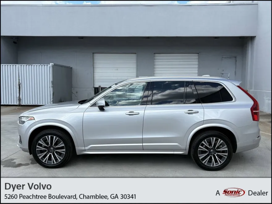 2022 Volvo XC90 T6 Momentum photo 1